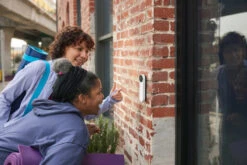 Google Pixel Tablet 128GB Wifi Creme En Dock Met Speaker + Nest Doorbell Battery -Nintendo Winkel 1618464 1